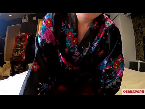 ❤️ Vajza e re cosplay pëlqen seksin deri në orgazmë me një shiringë në një kalorës dhe një blowjob. Vajzë aziatike me pidhi leshtore dhe cica të bukura me kostum tradicional japonez në video amatore që tregon masturbim me lodra qij. Sakura 3 OSAKAPORN. ❤ Porno shtëpie në pornografi sq.pornma-com.ru