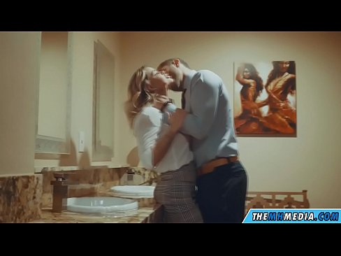 ❤️ Kur një bjonde me bukë ju josh në një banjë publike ❤ Porno shtëpie në pornografi sq.pornma-com.ru